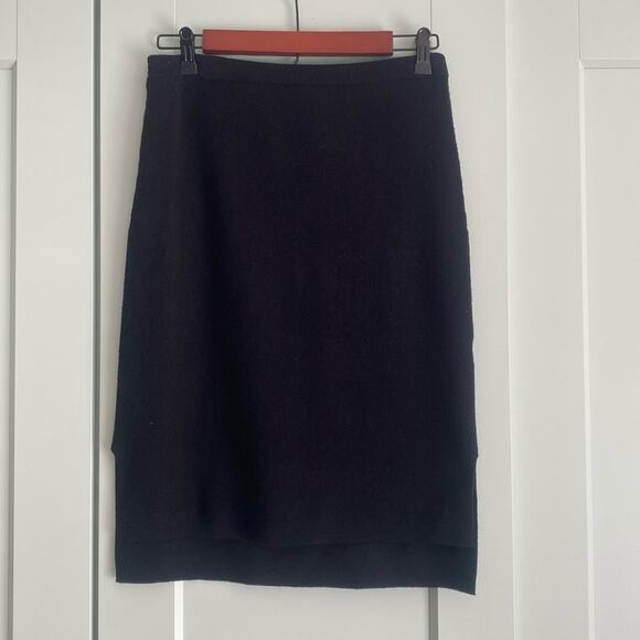 NWT Eileen Fisher BLACK Ribbed UNEVEN HEM Pull On Wool SKIRT Sz XS - Picture 1 of 7